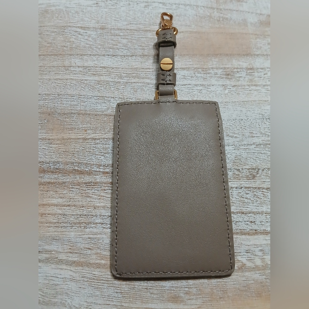 Marc by Marc Jacobs ID Badge Holder Luggage Tag Beige Gold tone hardware